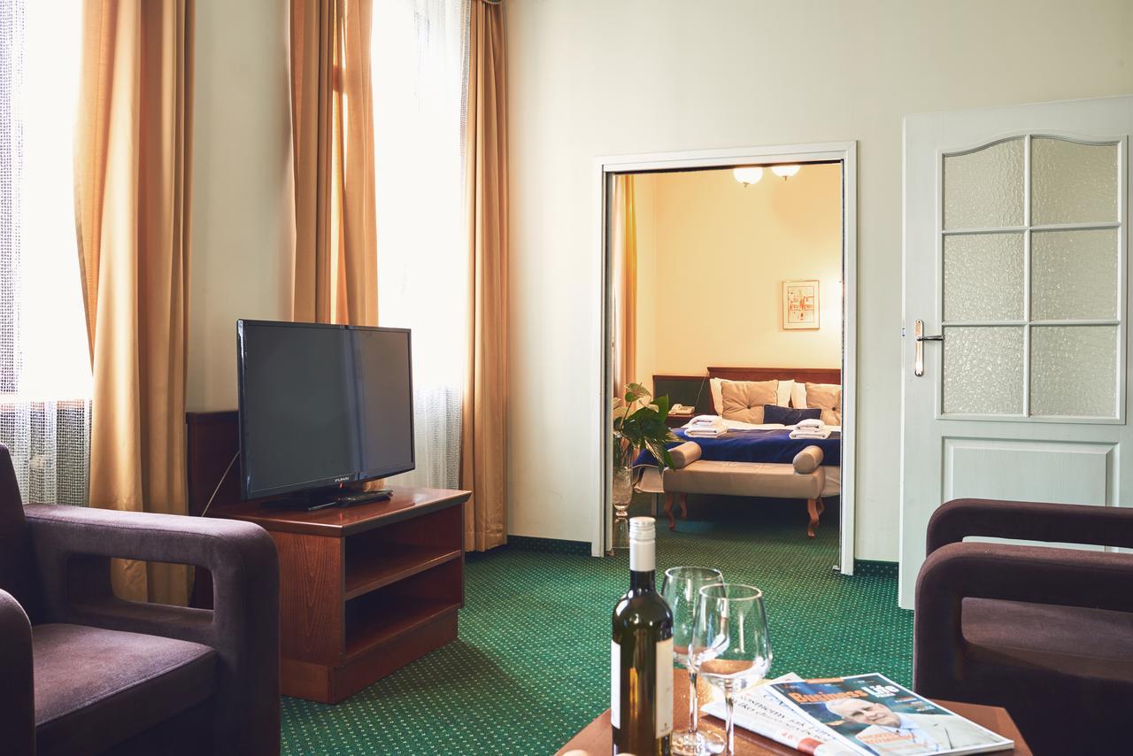 Nobilton Hotel Cracovia Exterior foto