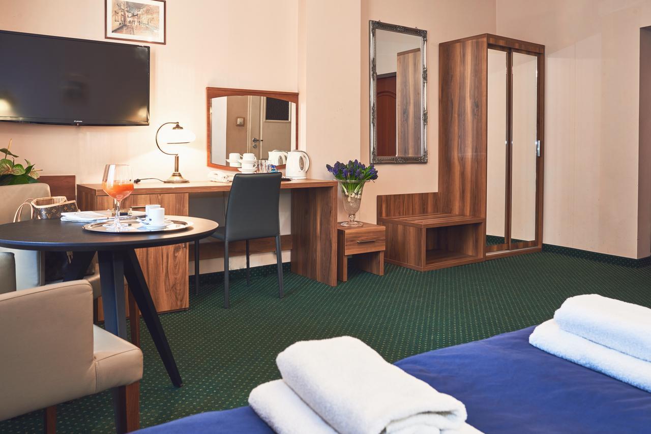 Nobilton Hotel Cracovia Exterior foto